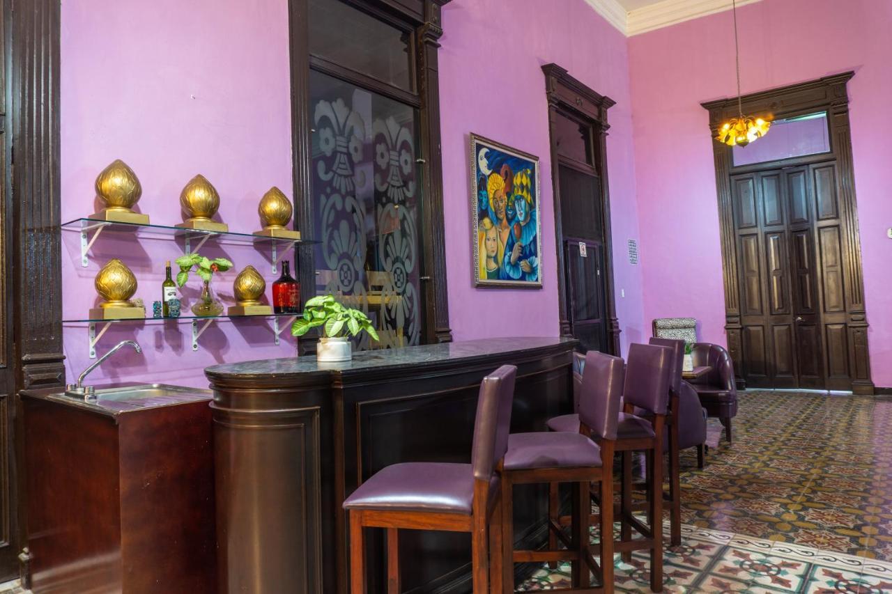 Hotel Lavanda Cas Mérida Εξωτερικό φωτογραφία The bar at the Purple Room