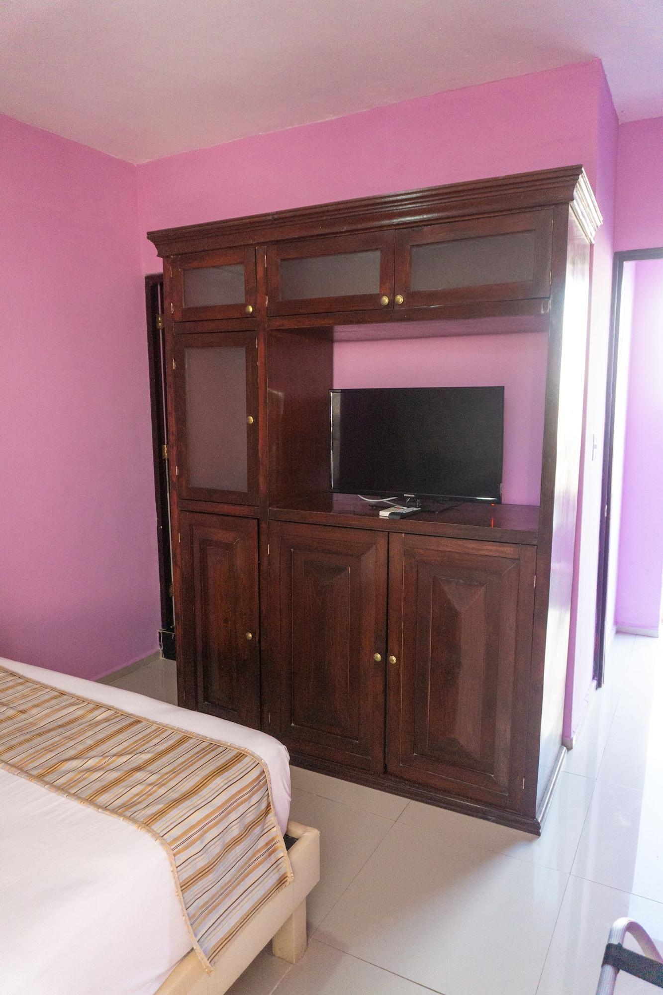 Hotel Lavanda Cas Mérida Εξωτερικό φωτογραφία A television set in a bedroom