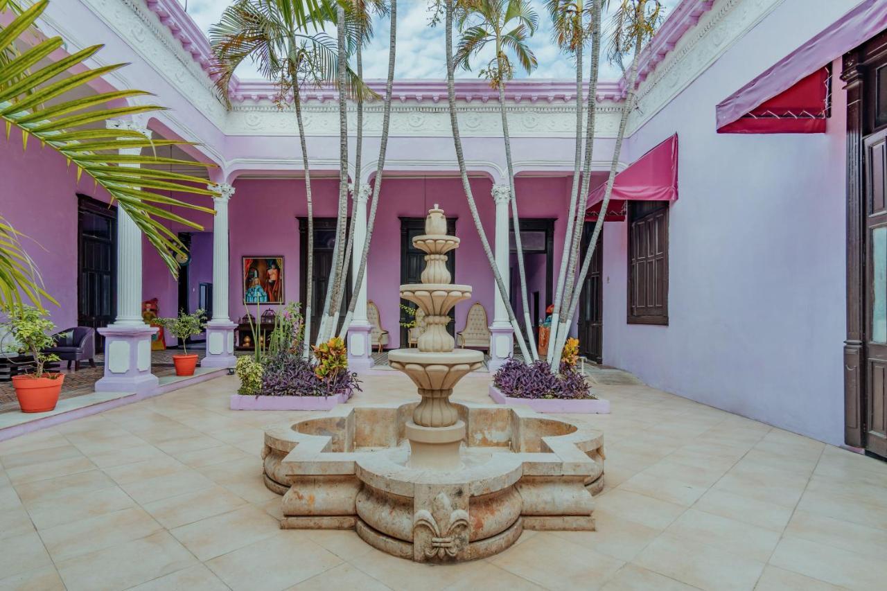 Hotel Lavanda Cas Mérida Εξωτερικό φωτογραφία Fountain in the courtyard of the house