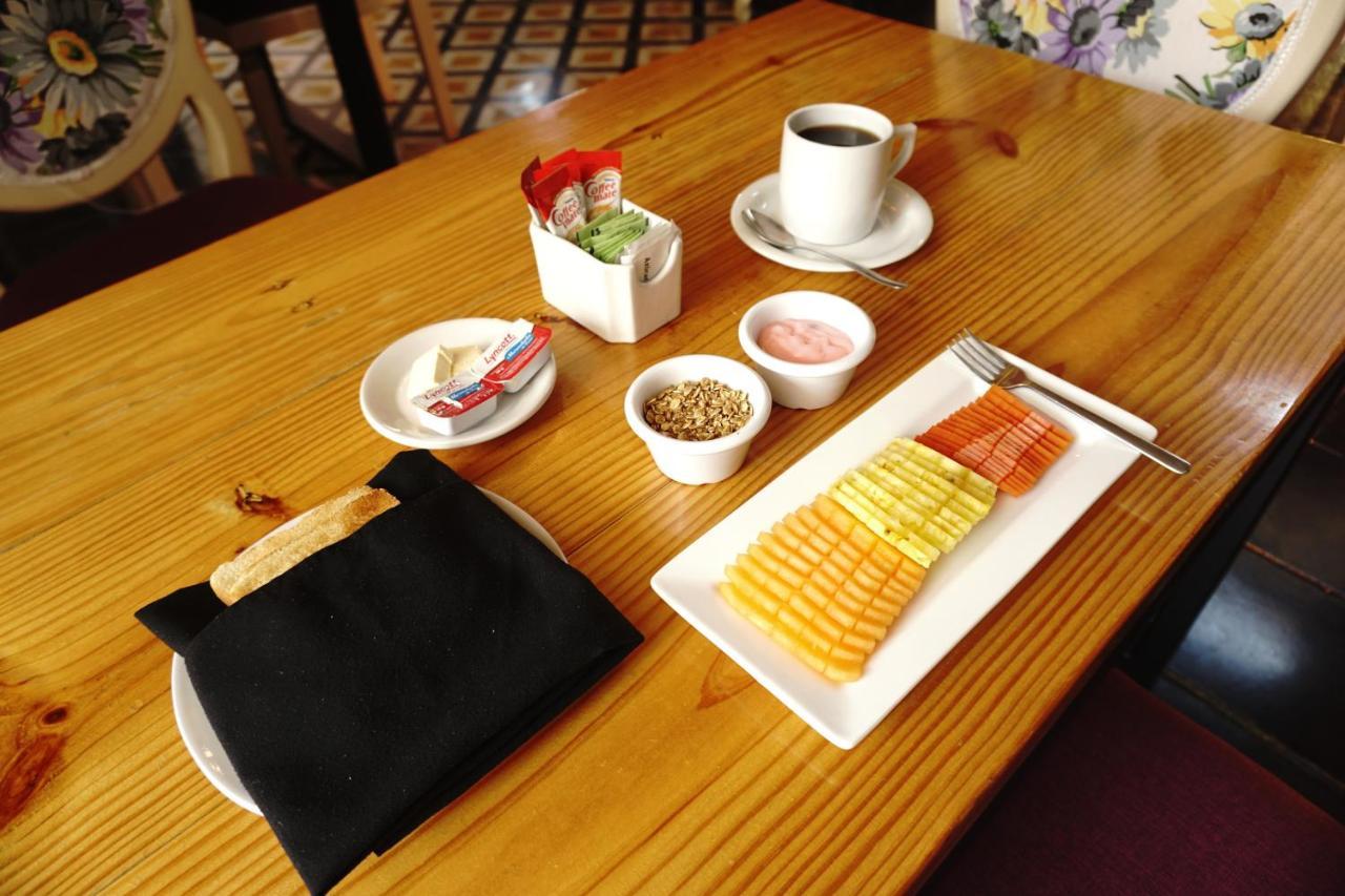 Hotel Lavanda Cas Mérida Εξωτερικό φωτογραφία A typical breakfast at a hotel